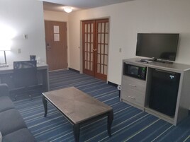 Suite, 1 King Bed, Non Smoking | Premium bedding, desk, laptop workspace, free WiFi