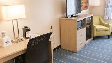 Suite, 1 King Bed, Non Smoking, Jetted Tub | Premium bedding, desk, laptop workspace, free WiFi