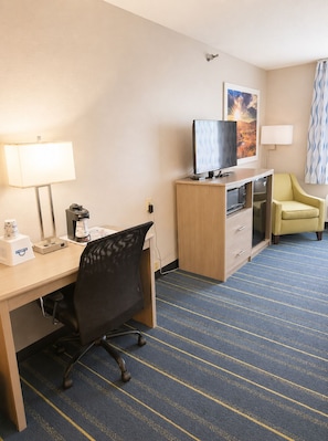 Suite, 1 King Bed, Non Smoking, Jetted Tub | Premium bedding, desk, laptop workspace, free WiFi - Days Inn by Wyndham Hinckley (Hinckley)