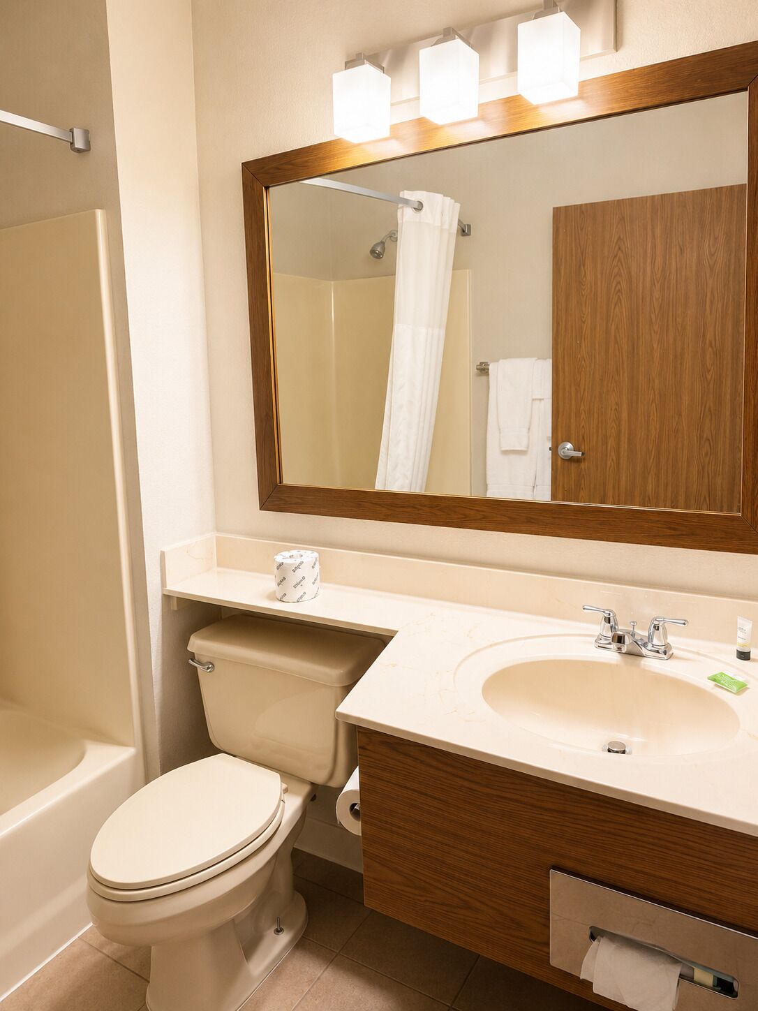 Suite, 1 King Bed, Non Smoking | Bathroom | Combined shower/tub, free toiletries, hair dryer, towels