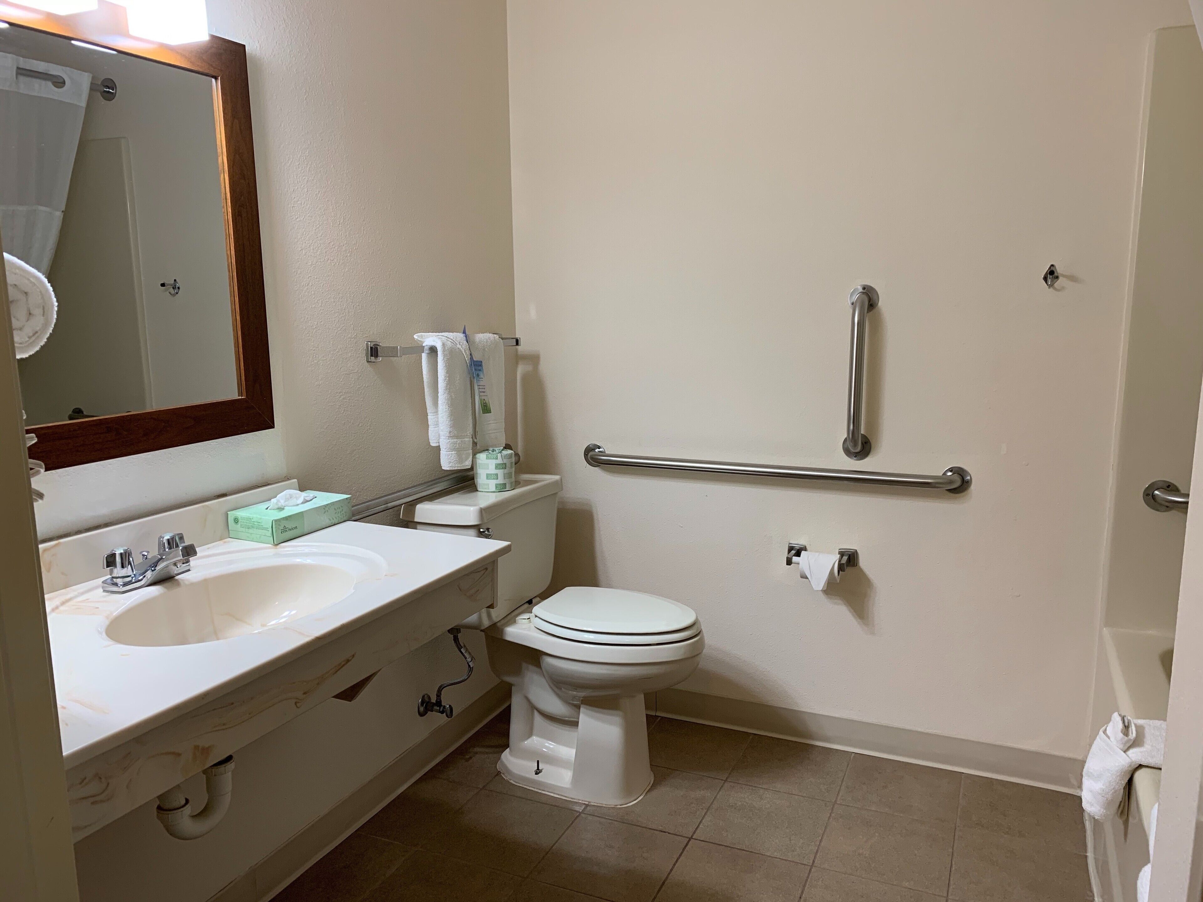 2 Queen Beds, Mobility Accessible Room, Non-Smoking | Bathroom
