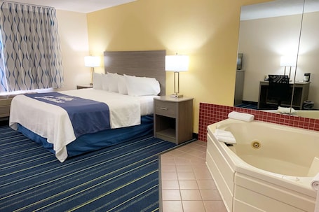 Ropa de cama de alta calidad y escritorio . Days Inn by Wyndham Hinckley