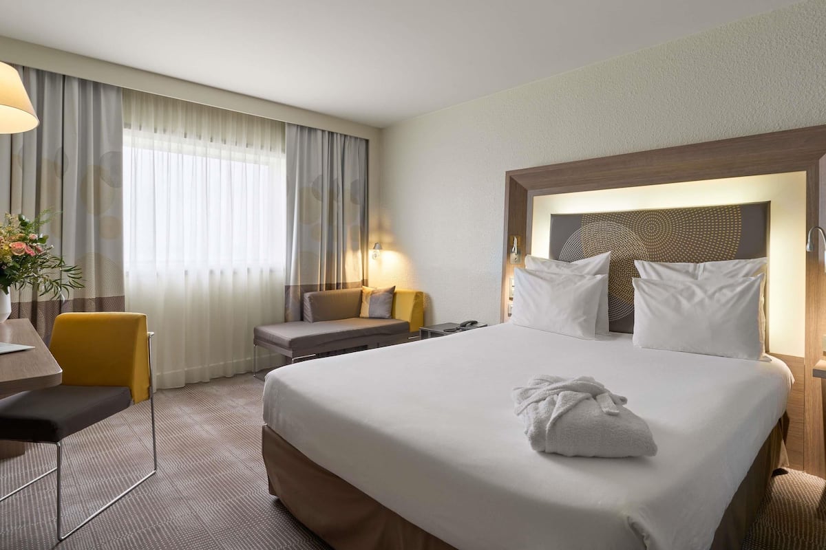 Kamar Keluarga, 1 Tempat Tidur Double dengan tempat tidur Sofa | Brankas, meja kerja, tirai kedap cahaya, dan kedap suara