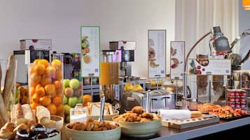 Petit déjeuner buffet (20.50 EUR par personne)