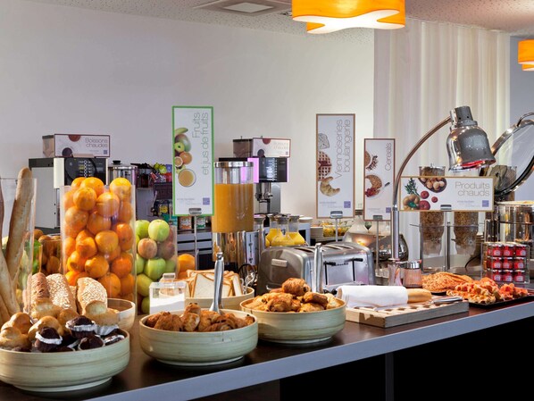 Daily buffet breakfast (EUR 20.50 per person)