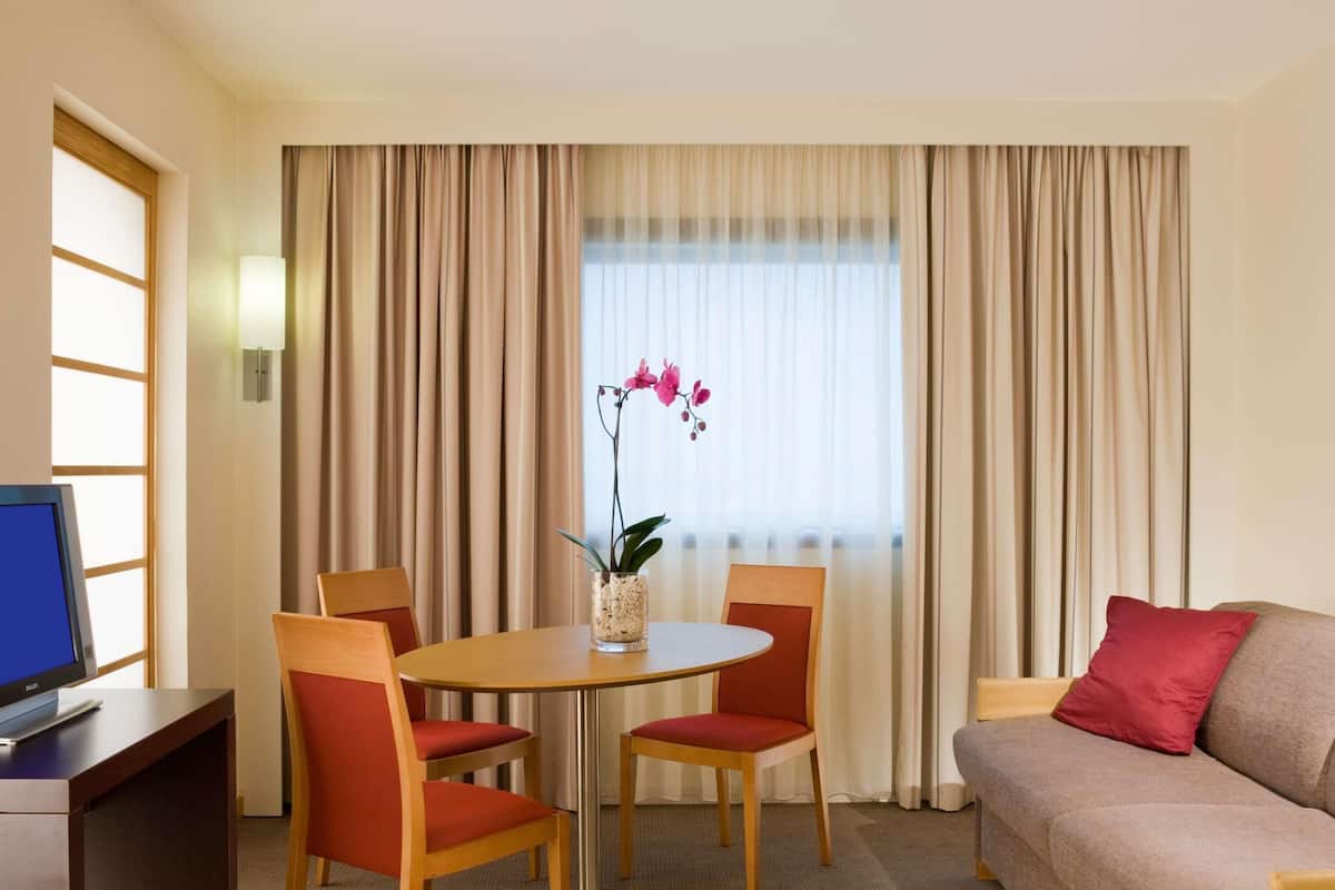 Suite, 1 King Bed | In-room safe, desk, blackout curtains, soundproofing