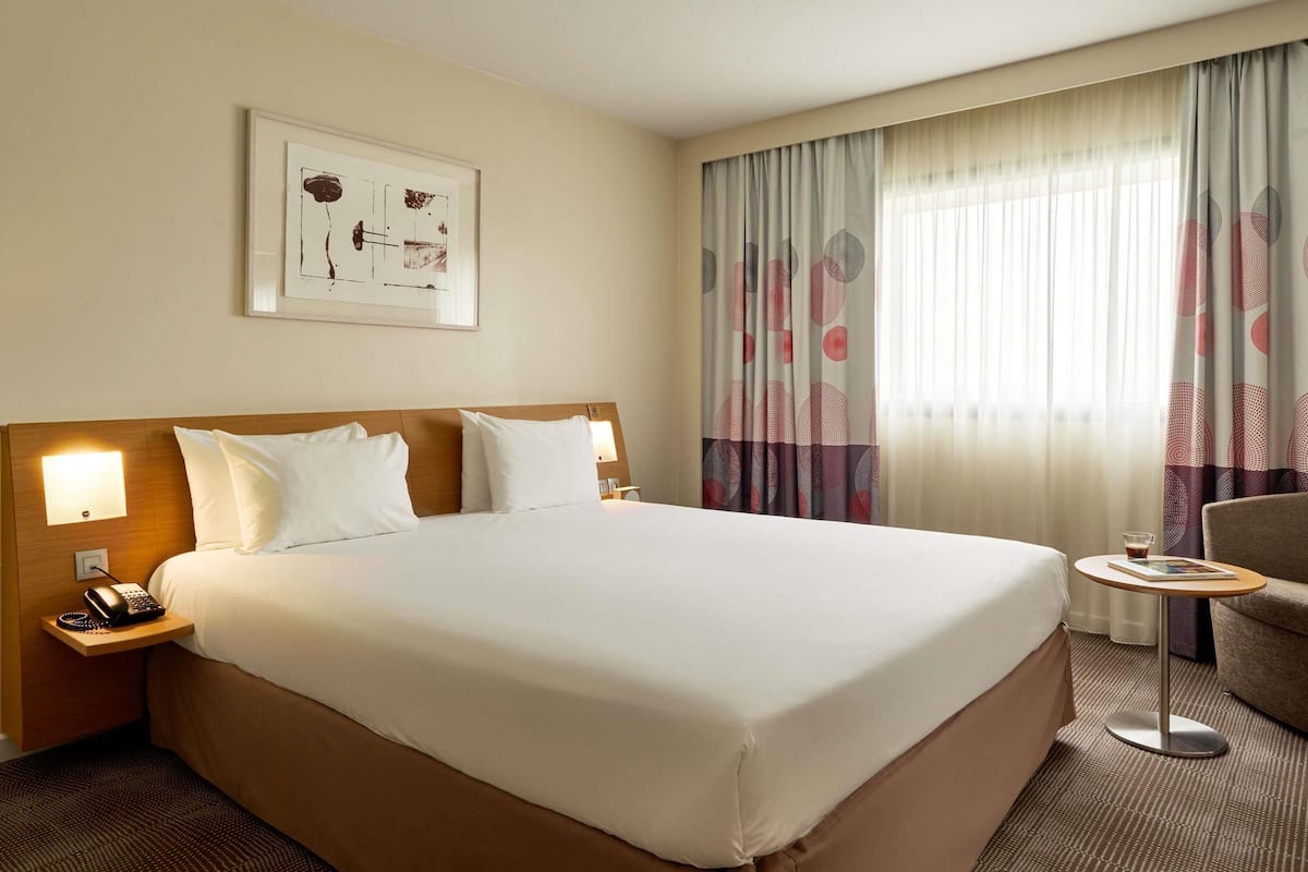 Kamar Keluarga, 1 Tempat Tidur Double dengan tempat tidur Sofa (Superior) | Brankas, meja kerja, tirai kedap cahaya, dan kedap suara