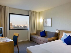 Family Room, 1 Double Bed with Sofa bed | In-room safe, desk, blackout drapes, soundproofing - Novotel Paris La Défense Esplanade (Courbevoie)