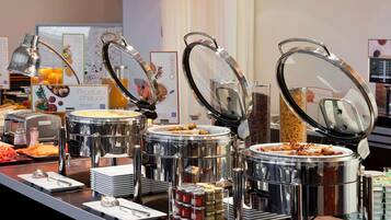 Buffet breakfast on weekends (EUR 20.50 per person)