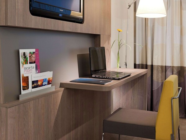 Family Room, 1 Double Bed with Sofa bed (Superior) | In-room safe, desk, blackout curtains, soundproofing - Novotel Paris La Défense Esplanade (Courbevoie)