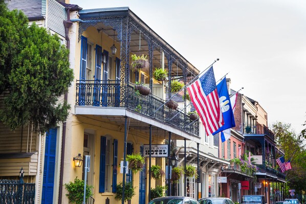 Property entrance - Andrew Jackson Hotel, a French Quarter Inns Hotel (New Orleans)