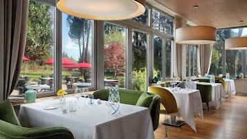 3 restauranter, frokost, lunsj og middag serveres, italienske retter