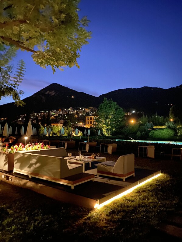 Seasonal outdoor pool, pool umbrellas