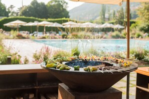 Piscine couverte, piscine extérieure (ouverte en saison)