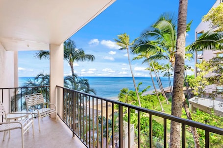 Terrace/patio. Kahana Beach Vacation Club