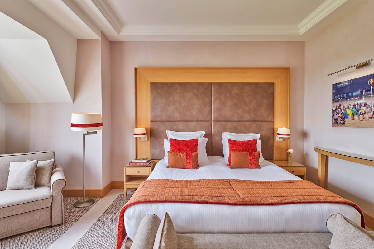 Premium bedding, minibar, in-room safe, desk