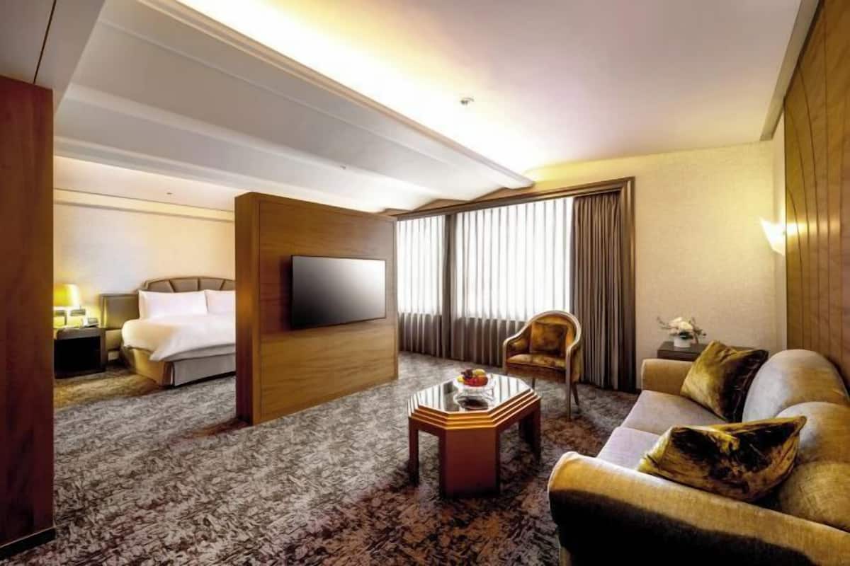 1 bedroom, premium bedding, down comforters, minibar