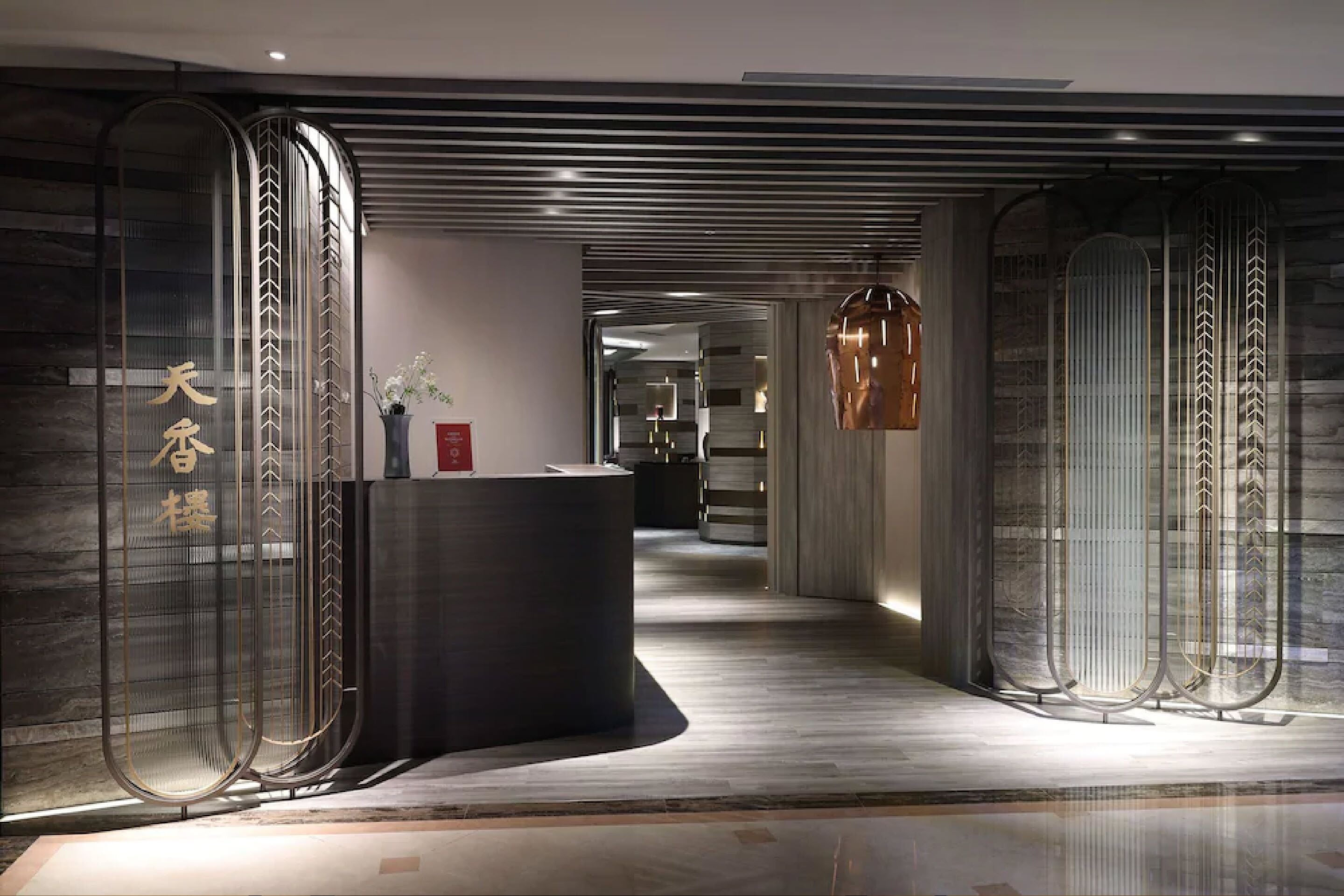 3 間餐廳，供應早餐、午餐和晚餐，中式料理