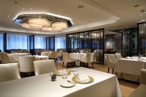 3 restaurants; breakfast, lunch and dinner served  - The Landis Taipei (Taipei)