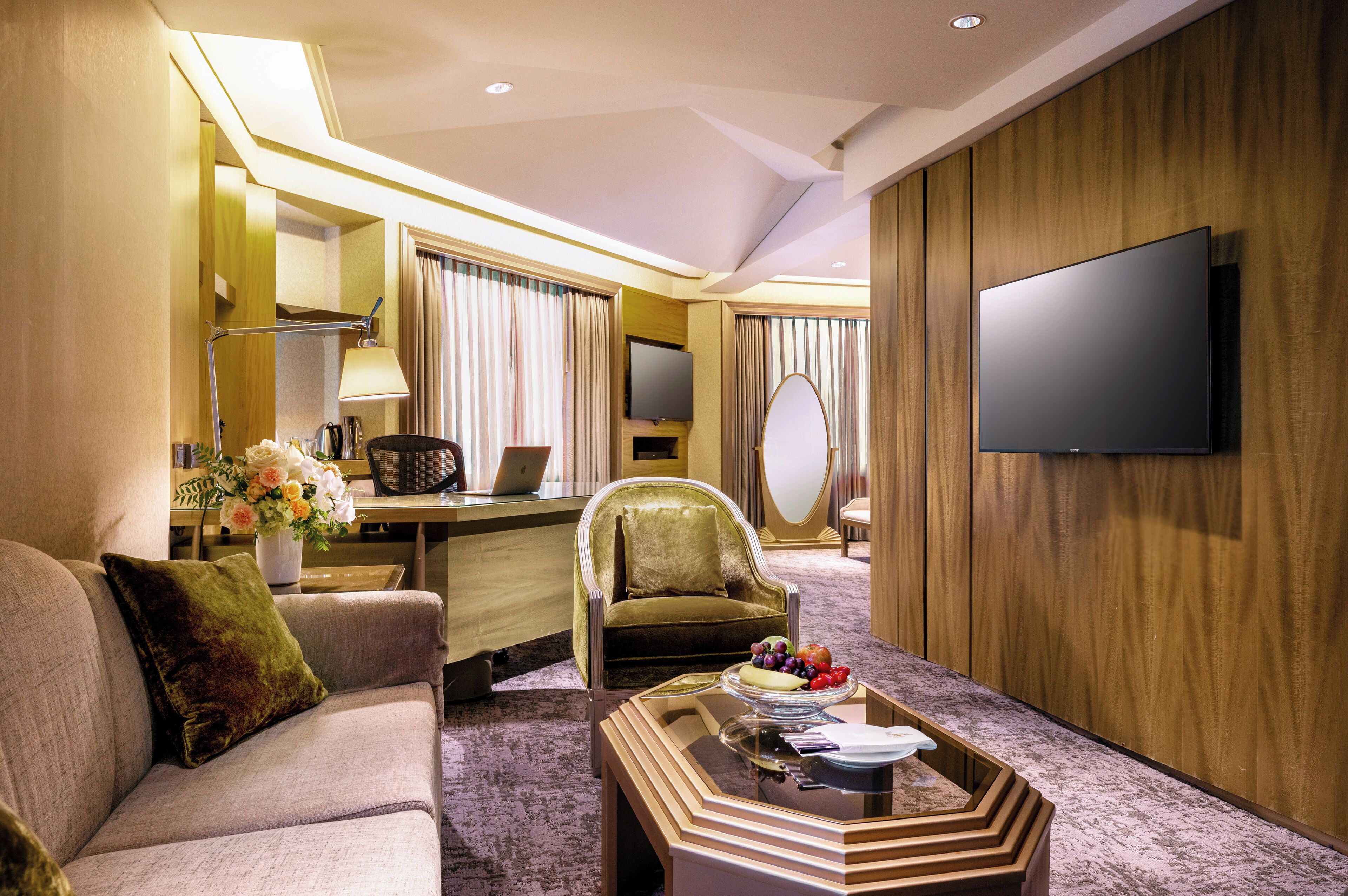 1 bedroom, premium bedding, down duvets, minibar