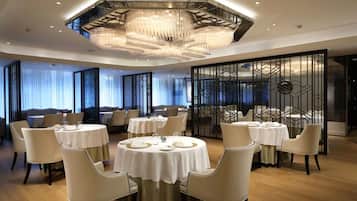 3 restaurants, breakfast, lunch, dinner served; Chinese cuisine