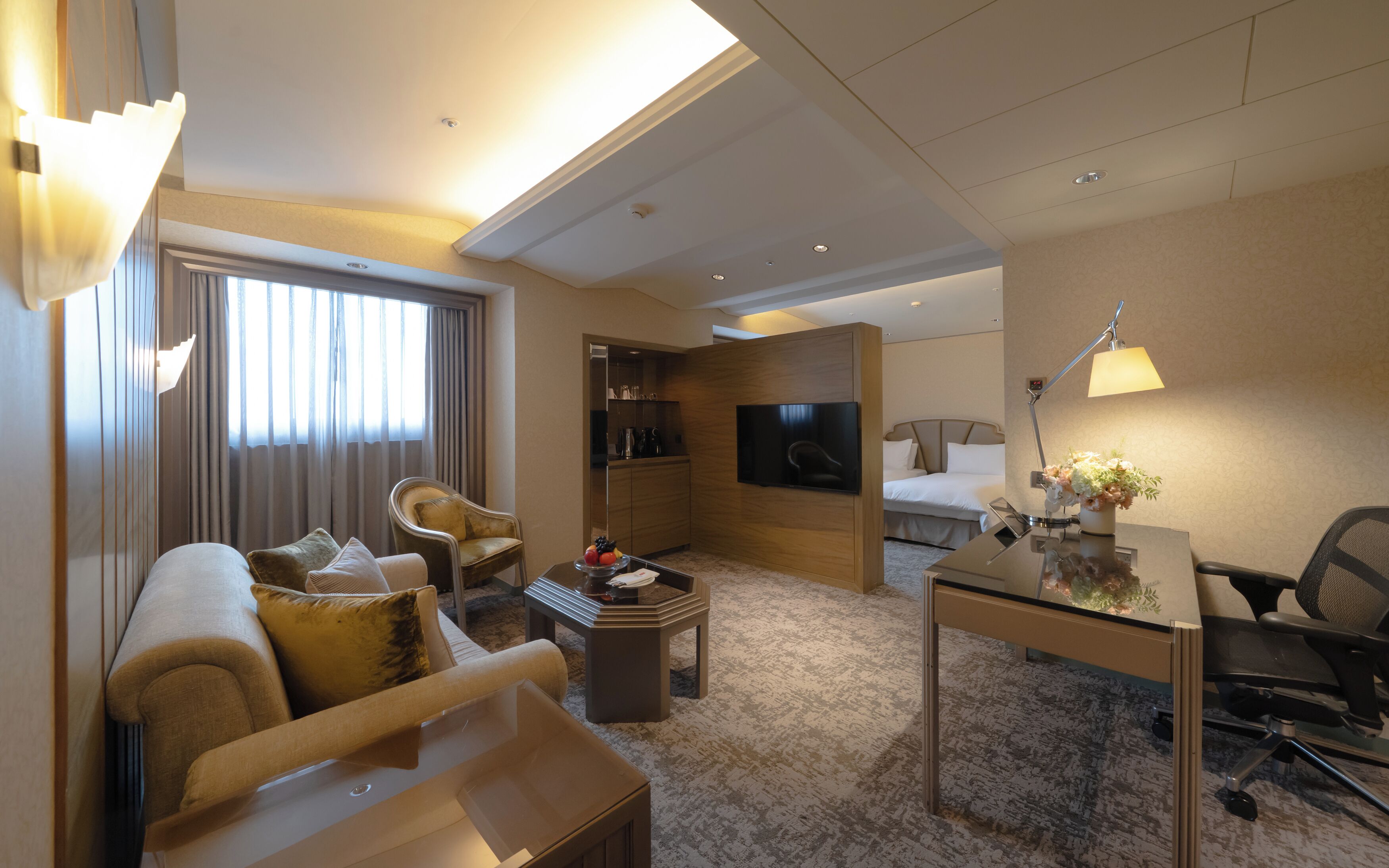 Premium bedding, down comforters, minibar, in-room safe