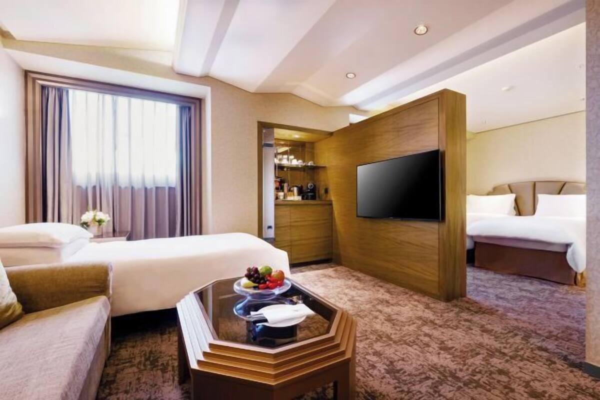 1 bedroom, premium bedding, down comforters, minibar