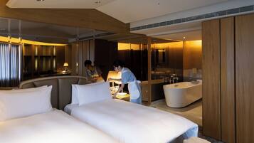 Corner Suite | Premium bedding, down comforters, minibar, in-room safe
