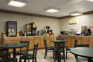 Café da manhã para viagem grátis todos os dias