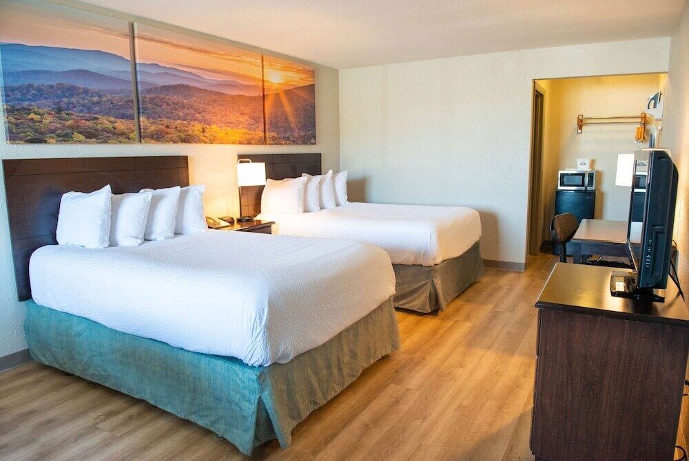 Desk, iron/ironing board, rollaway beds, free WiFi