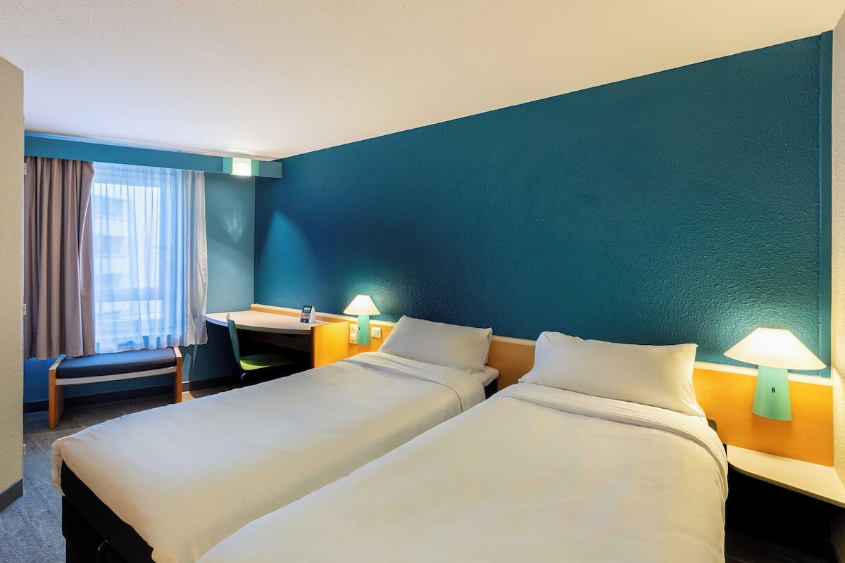 Standard-Zweibettzimmer, Nichtraucher | 1 Schlafzimmer, Schreibtisch, laptopgeeigneter Arbeitsplatz