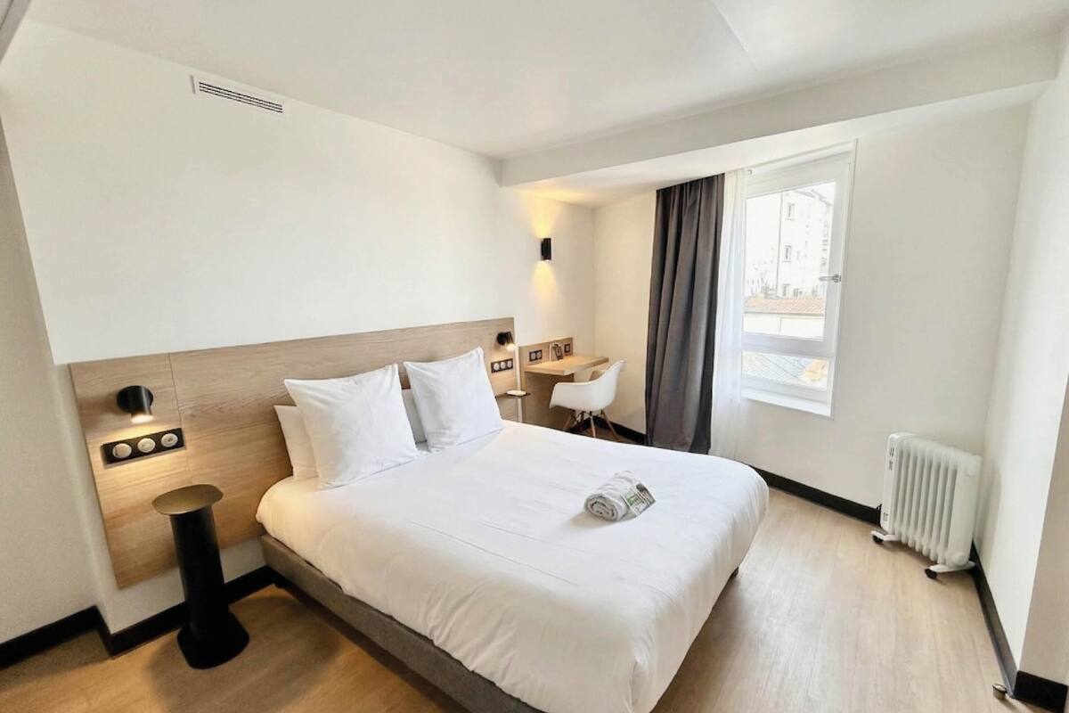 Standard Double Room, Mobility Accessible, Non Smoking | Desk, laptop workspace, soundproofing, iron/ironing board (on request)