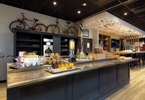 Daily buffet breakfast for a fee