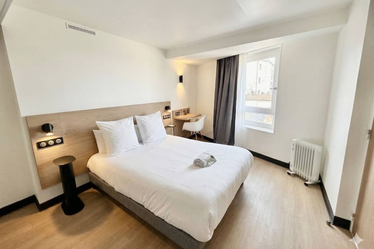 Chambre Double Standard, accessible aux personnes à mobilité réduite, non-fumeur