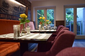 Dagelijks ontbijtbuffet (EUR 21.5 per persoon)