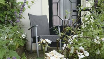 Triple Room, 1 Double Bed with Sofa bed, Garden View | Terrace/patio