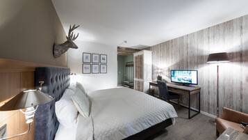 Deluxe kamer, 2 eenpersoonsbedden | Een kluis op de kamer, een bureau, verduisterende gordijnen, gratis wifi