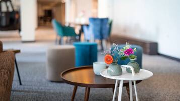 Buffet breakfast on weekdays (EUR 24.50 per person)