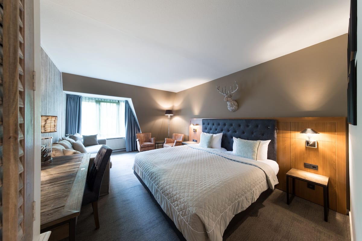 family room | in-room safe, desk, blackout curtains, free wifi