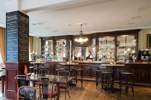 Bar (in der Unterkunft)