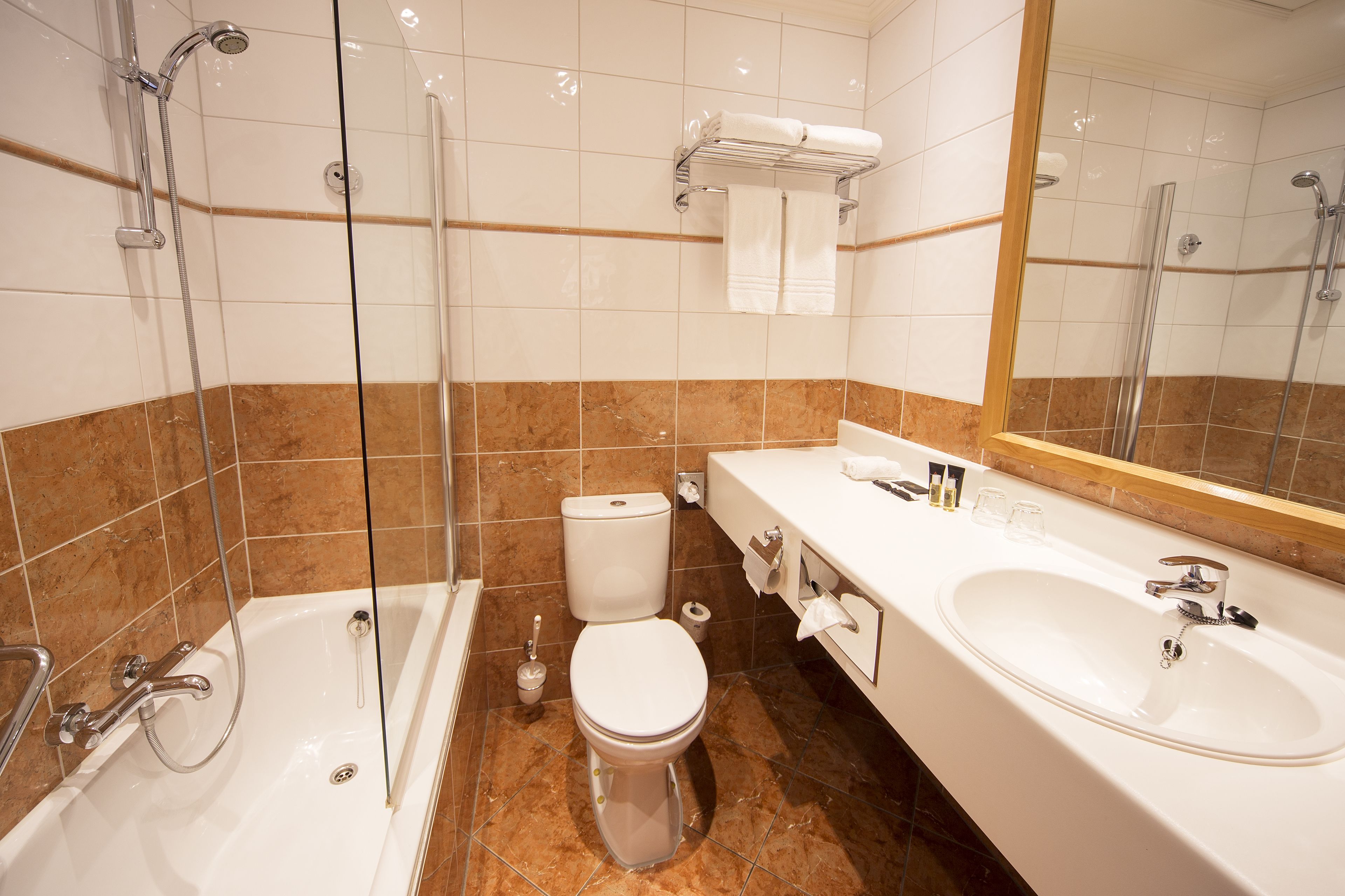 executive room | bathroom | free toiletries, hair dryer, towels