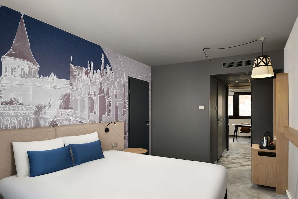 Superior Suite, 1 Queen Bed (Separate Living Room) | Hypo-allergenic bedding, in-room safe, desk, blackout drapes