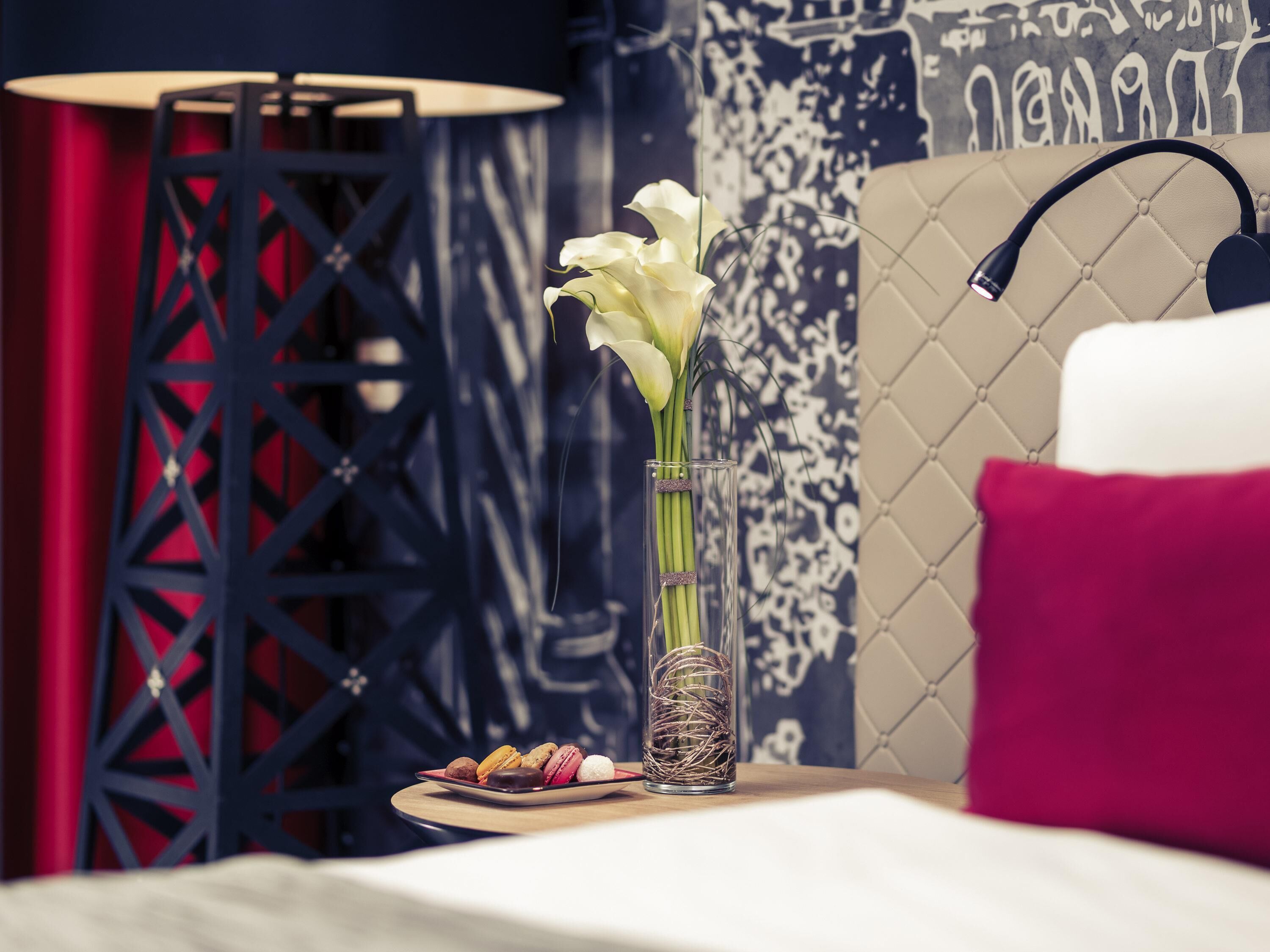 Literie hypoallergénique, coffre-fort, bureau, rideaux d’obscurcissement