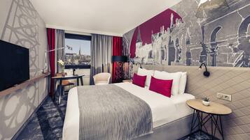 Privilege, Double Room, 1 Double Bed | Hypo-allergenic bedding, in-room safe, desk, blackout drapes