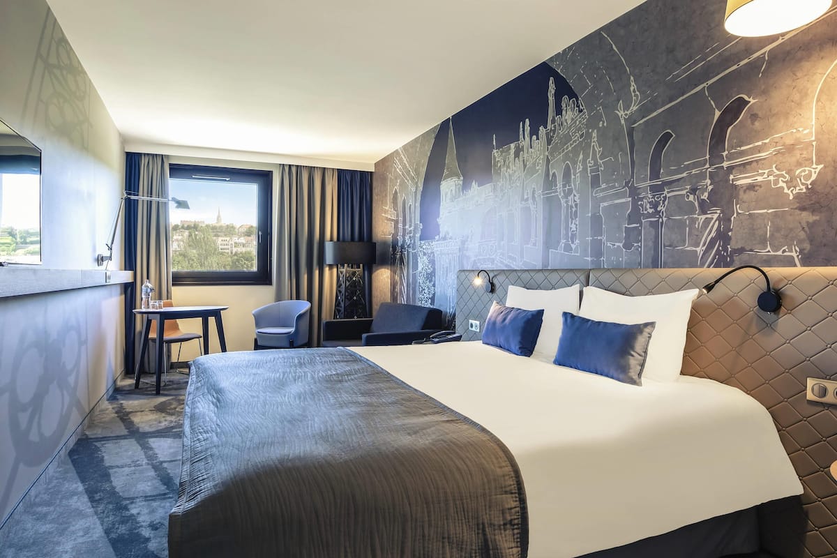 Superior Double Room, 1 Double Bed | Hypo-allergenic bedding, in-room safe, desk, blackout drapes