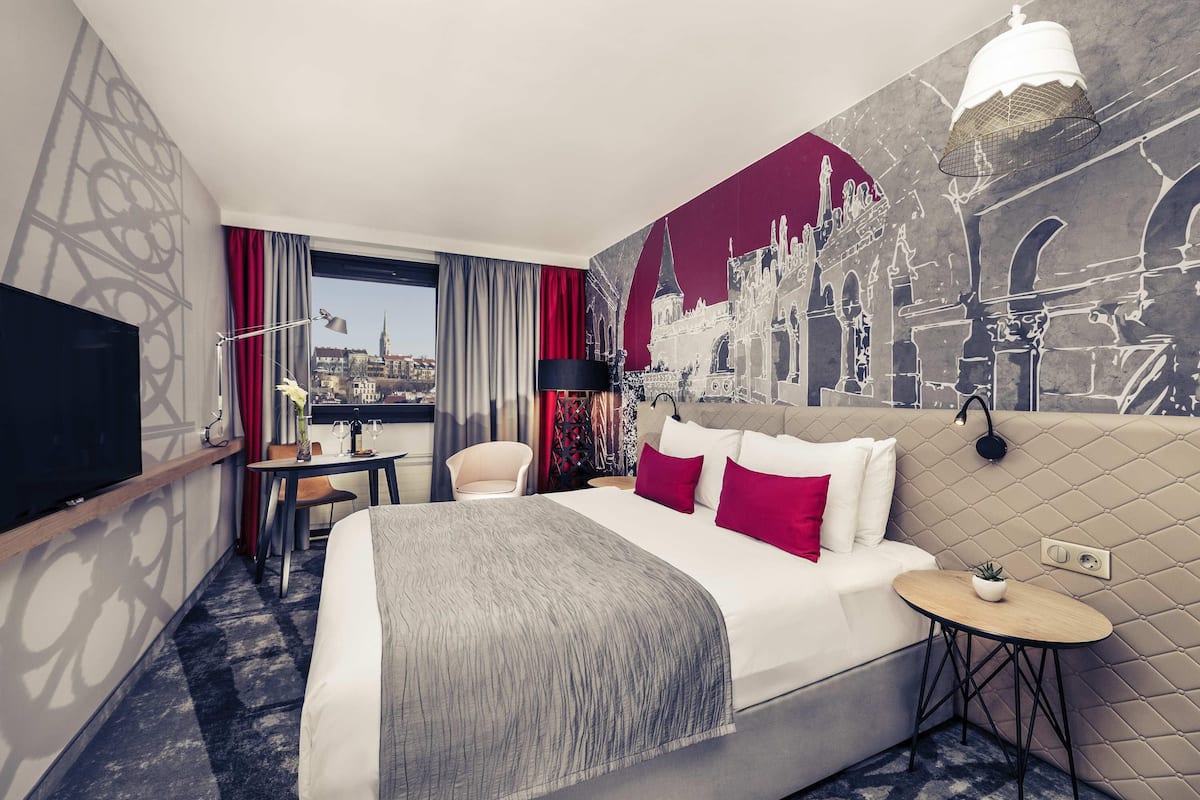 Privilege, Double Room, 1 Double Bed | Hypo-allergenic bedding, in-room safe, desk, blackout curtains