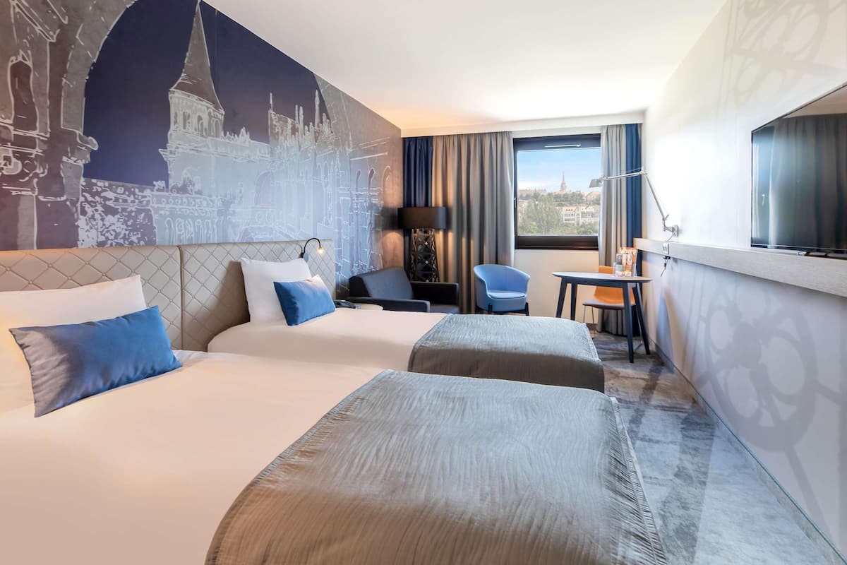 Chambre supĂ©rieure, Plusieurs lits | Literie hypoallergĂ©nique, coffre-fort, bureau, rideaux dâobscurcissement