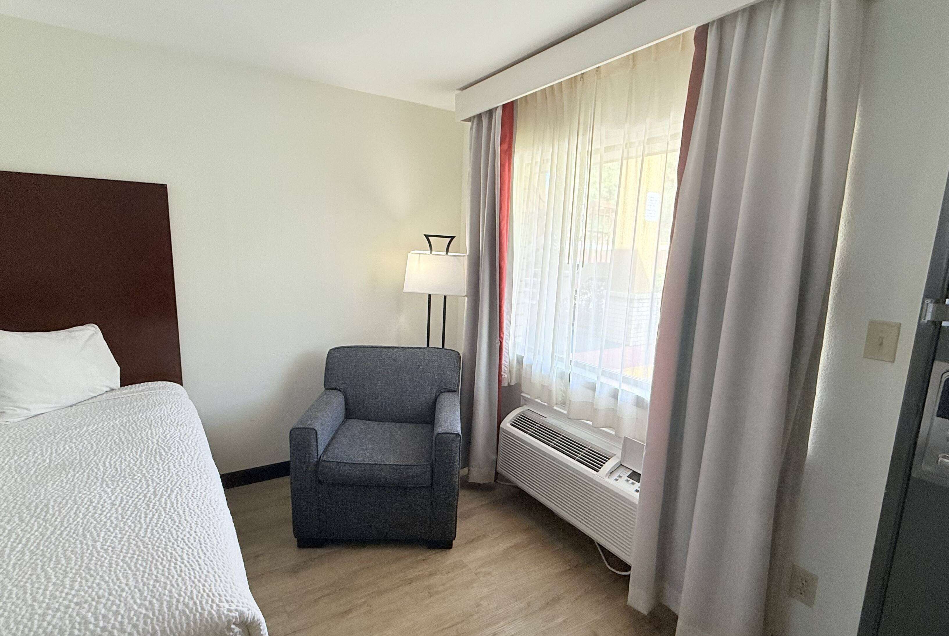 in-room safe, laptop workspace, blackout curtains, iron/ironing board