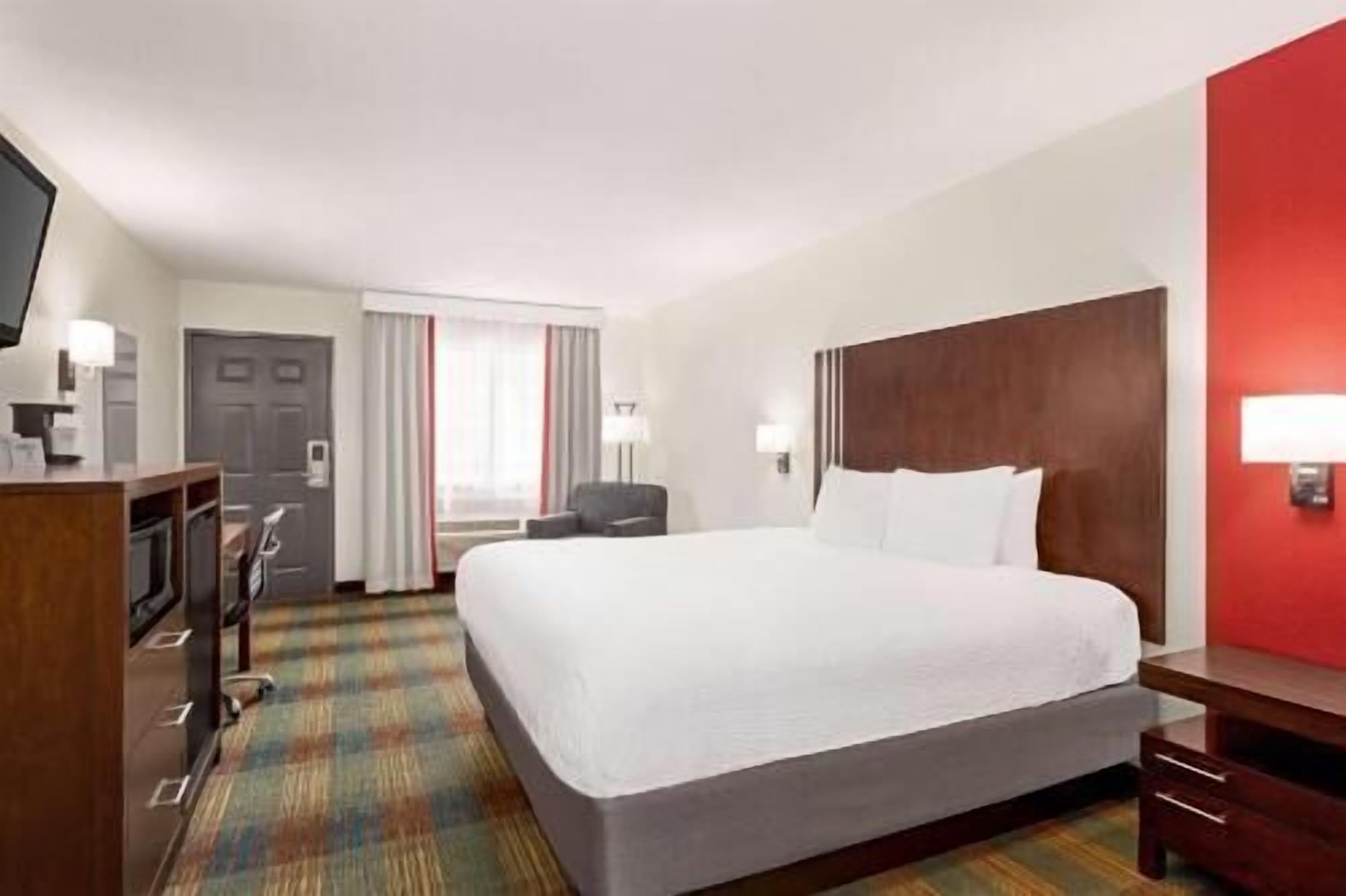 In-room safe, laptop workspace, blackout curtains, iron/ironing board