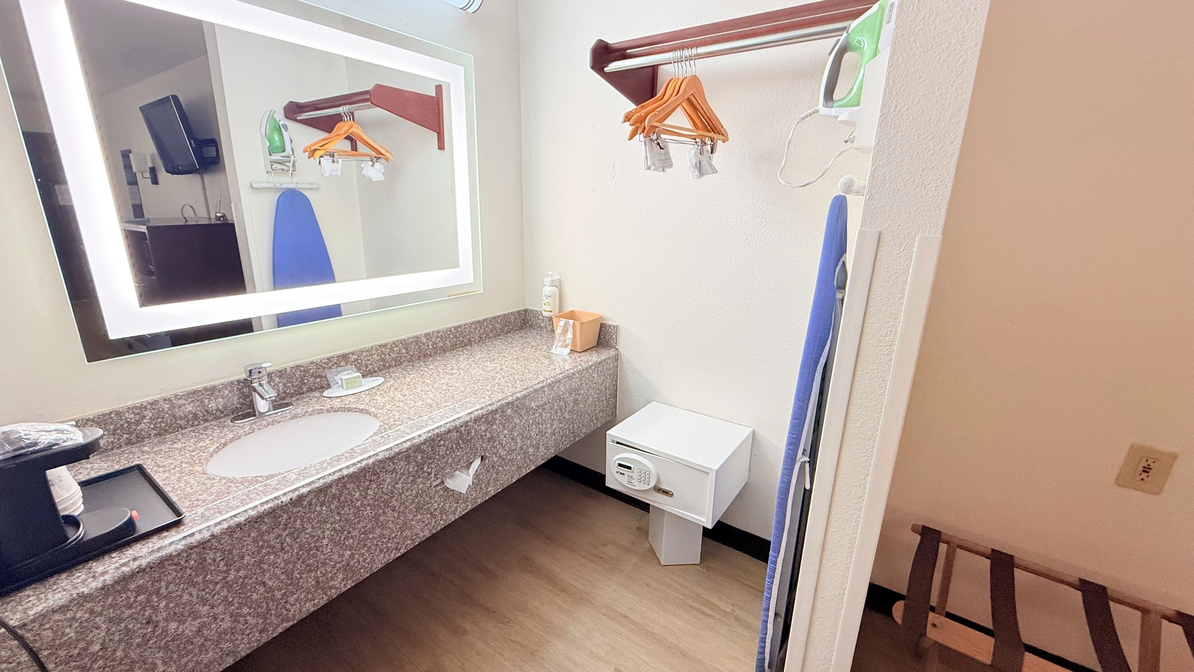 deluxe room, 1 king bed | bathroom | combined shower/bathtub, deep-soaking bathtub, free toiletries